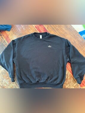 Alo Accolade Black Logo Crewneck Sweatshirt Small